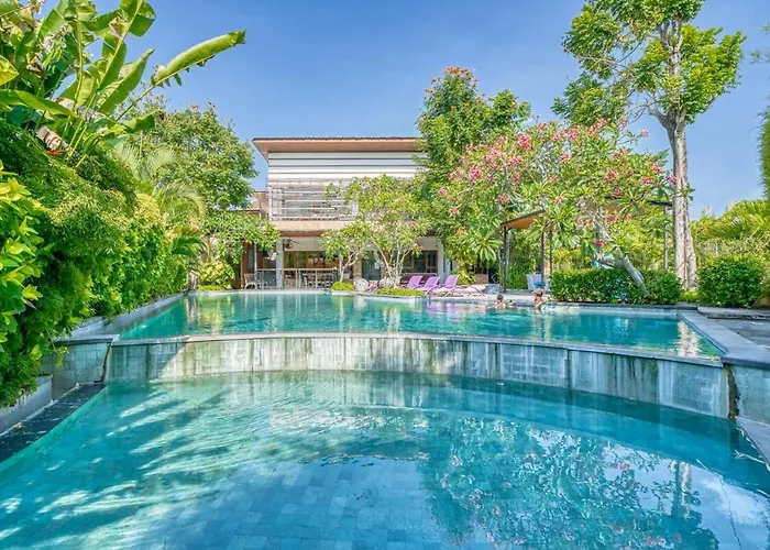 3 Bd Pvt House With Big Common Pool And Gym & Bbq Nusa Dua (Bali)